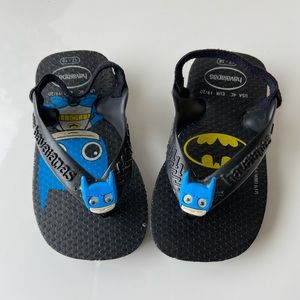 Baby Batman Havaianas flip flops with elastic band Size 4C